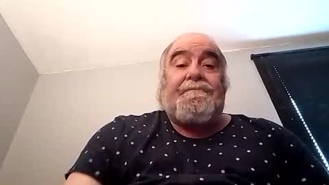 Snapshot of kickinme chatting on October 28, 1:25 pm KICKINME online show from October 28, 1:25 pm