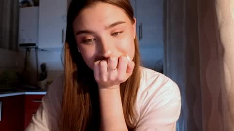 Ola my name is Lissa  Lets hit 10 Thumbs Up together   online show from April 15, 7:58 pm