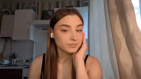 Ola my name is Lissa  Lets hit 10 Thumbs Up together   online show from April 22, 7:22 am