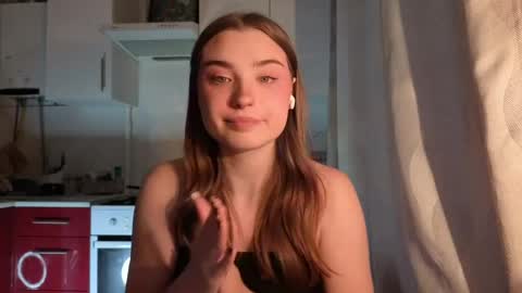 Snapshot of kierstentates chatting on May 15, 4:14 pm Ola my name is Lissa Lets hit 10 Thumbs Up together online show from May 15, 4:14 pm