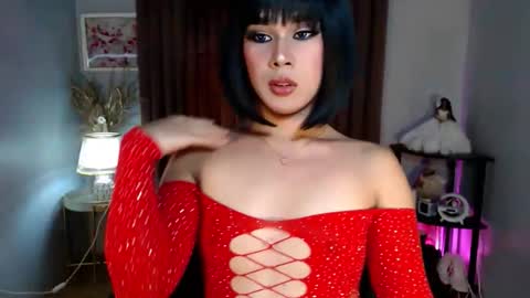 Im Mia online show from October 11, 2:48 pm