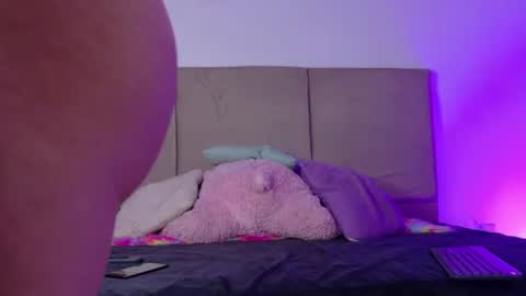 Snapshot of kiimcooper_ chatting on June 18, 10:41 am KIM COOPER online show from June 18, 10:41 am
