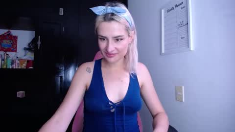Snapshot of kiira_ra chatting on January 2, 9:28 pm Anna Sophia online show from January 2, 9:28 pm