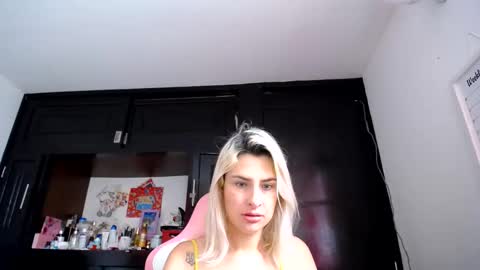 Snapshot of kiira_ra chatting on January 24, 6:04 pm Anna Sophia online show from January 24, 6:04 pm