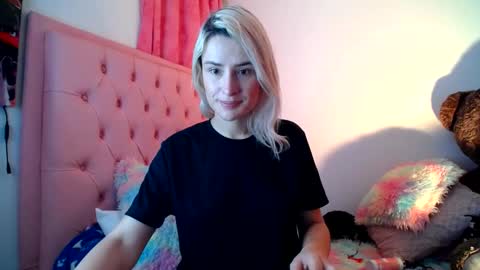 Snapshot of kiira_ra chatting on January 25, 2:37 am Anna Sophia online show from January 25, 2:37 am