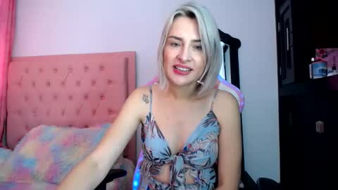 Snapshot of kiira_ra chatting on February 5, 5:20 pm Anna Sophia online show from February 5, 5:20 pm