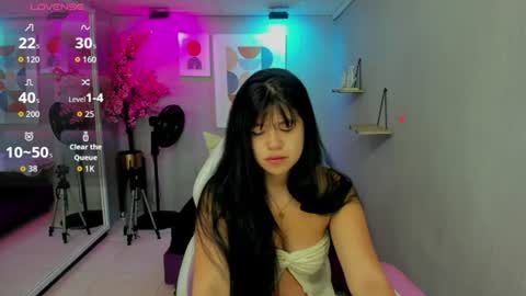 Snapshot of kiitty__meow chatting on July 17, 12:23 pm Kitty online show from July 17, 12:23 pm
