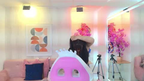 Snapshot of kiitty__meow chatting on July 18, 12:20 pm Kitty online show from July 18, 12:20 pm