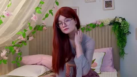 kiki_blue_eyes online show from October 13, 4:23 am