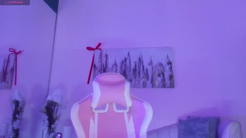 kIKI online show from December 12, 3:37 pm