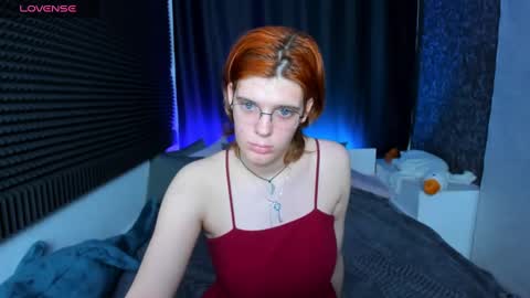 Snapshot of kiki_krash chatting on December 3, 4:17 pm Kiki online show from December 3, 4:17 pm