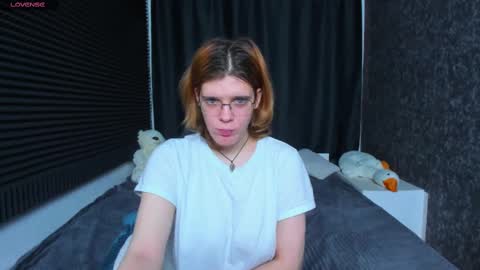 Snapshot of kiki_krash chatting on February 17, 1:10 pm Kiki online show from February 17, 1:10 pm