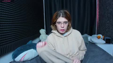Snapshot of kiki_krash chatting on February 20, 10:16 am Kiki online show from February 20, 10:16 am