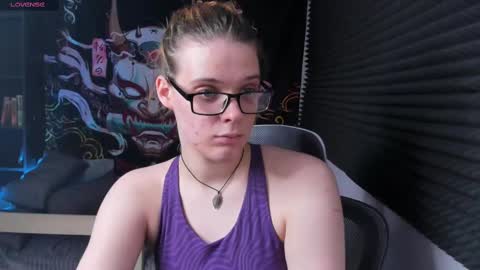 Snapshot of kiki_krash chatting on March 5, 2:12 pm Kiki online show from March 5, 2:12 pm