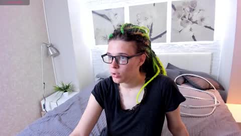 Snapshot of kiki_krash chatting on September 14, 3:00 pm Kiki online show from September 14, 3:00 pm