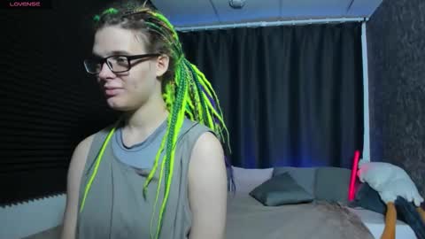 Snapshot of kiki_krash chatting on September 27, 9:47 am Kiki online show from September 27, 9:47 am