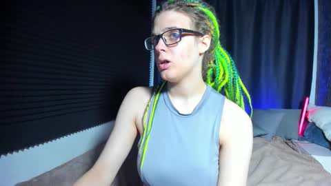 Snapshot of kiki_krash chatting on October 2, 10:00 am Kiki online show from October 2, 10:00 am