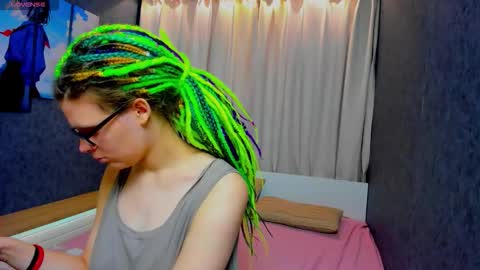 Snapshot of kiki_krash chatting on October 3, 10:01 am Kiki online show from October 3, 10:01 am