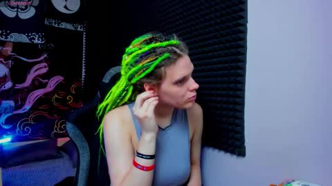 Snapshot of kiki_krash chatting on October 10, 10:03 am Kiki online show from October 10, 10:03 am