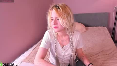 Snapshot of kiki_peach chatting on June 22, 12:24 pm Jessica online show from June 22, 12:24 pm