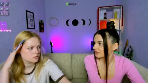 Snapshot of kiki_swan chatting on May 16, 7:12 pm kiki_swan online show from May 16, 7:12 pm