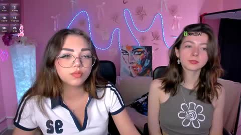 Snapshot of kiki_swan chatting on May 23, 7:18 pm kiki_swan online show from May 23, 7:18 pm