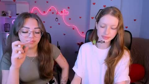 Snapshot of kiki_swan chatting on May 25, 5:46 am kiki_swan online show from May 25, 5:46 am