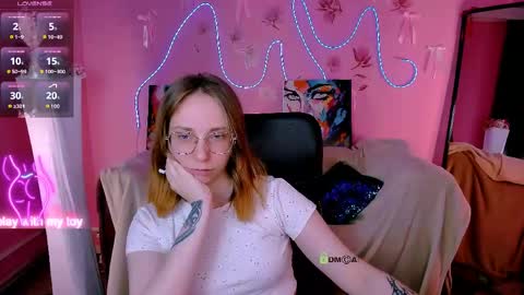 Snapshot of kiki_swan chatting on May 26, 6:09 am kiki_swan online show from May 26, 6:09 am