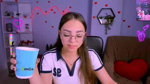 Snapshot of kiki_swan chatting on May 28, 5:49 am kiki_swan online show from May 28, 5:49 am