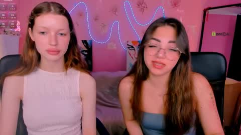 Snapshot of kiki_swan chatting on June 1, 6:04 am kiki_swan online show from June 1, 6:04 am