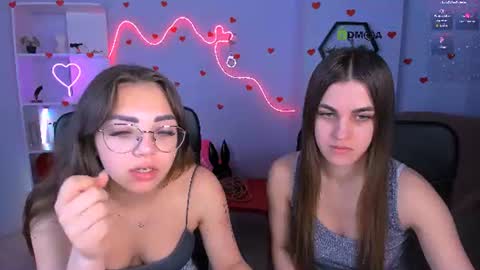 Snapshot of kiki_swan chatting on June 15, 12:07 pm kiki_swan online show from June 15, 12:07 pm