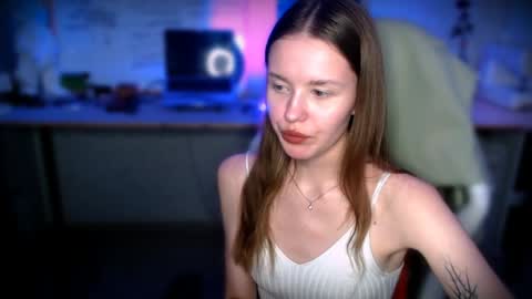 Snapshot of kikies_ chatting on December 4, 10:30 pm Mika and Miranda online show from December 4, 10:30 pm