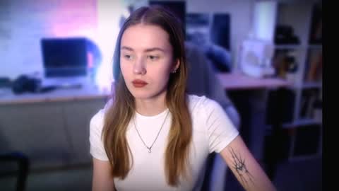 Snapshot of kikies_ chatting on December 10, 9:00 pm Mika and Miranda online show from December 10, 9:00 pm