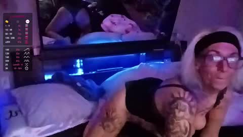 kikilovespartylights online show from February 21, 7:54 pm