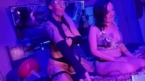 kikilovespartylights online show from February 25, 7:29 am