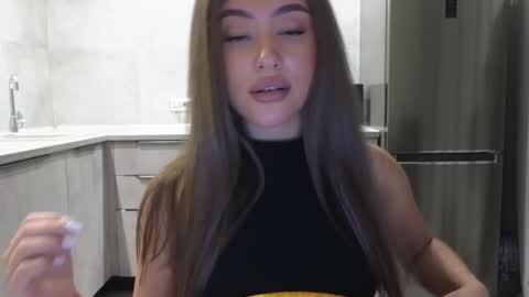 EvaAnna online show from February 25, 9:02 pm