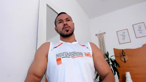 Kilua Muscle guy online show from April 22, 8:21 pm