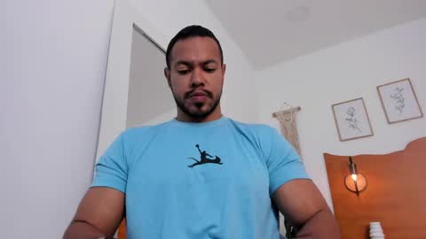 Snapshot of killua_zagarra_ chatting on June 5, 9:20 pm Kilua Muscle guy online show from June 5, 9:20 pm