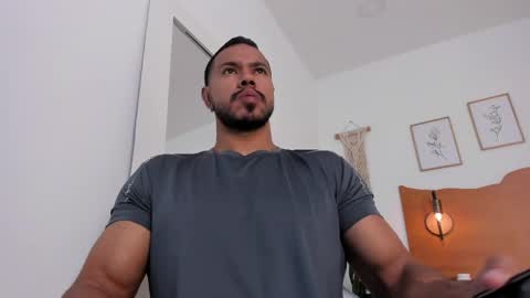 Snapshot of killua_zagarra_ chatting on June 6, 9:08 pm Kilua Muscle guy online show from June 6, 9:08 pm