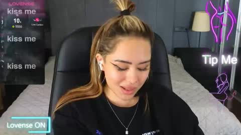 Kim online show from October 22, 8:47 am