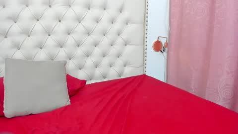 Snapshot of kim_eli chatting on December 15, 1:35 am kim_eli online show from December 15, 1:35 am