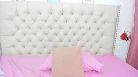 Snapshot of kim_eli chatting on January 19, 1:43 am kim_eli online show from January 19, 1:43 am