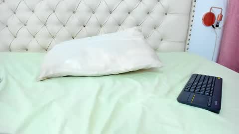 Snapshot of kim_eli chatting on January 30, 11:02 pm kim_eli online show from January 30, 11:02 pm