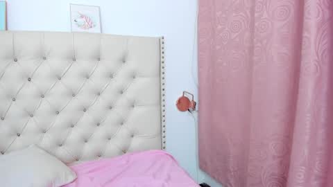 Snapshot of kim_eli chatting on February 9, 10:54 pm kim_eli online show from February 9, 10:54 pm