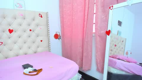 Snapshot of kim_eli chatting on February 14, 8:05 pm kim_eli online show from February 14, 8:05 pm