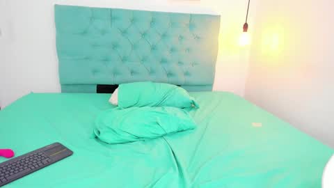 Snapshot of kim_eli chatting on February 15, 11:14 pm kim_eli online show from February 15, 11:14 pm