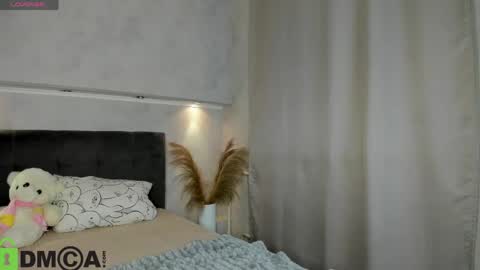 Kim online show from May 7, 9:14 am