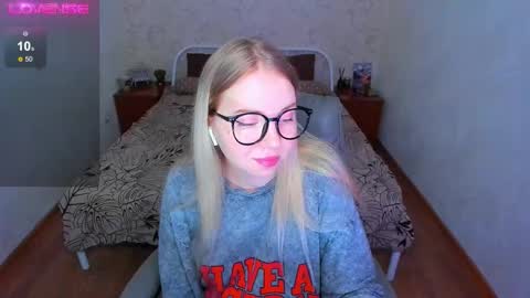 Snapshot of kim_girl_next_door chatting on January 18, 9:57 am KIM online show from January 18, 9:57 am