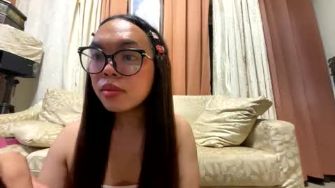 Snapshot of kim_kyile chatting on June 2, 3:47 pm KYLIE online show from June 2, 3:47 pm