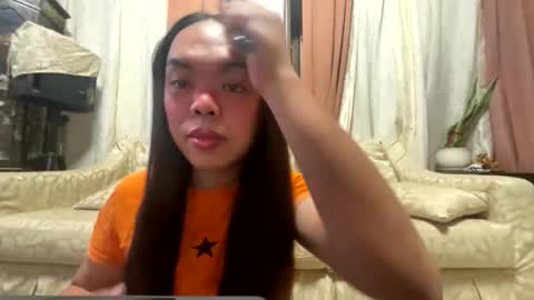 Snapshot of kim_kyile chatting on June 8, 2:50 pm KYLIE online show from June 8, 2:50 pm